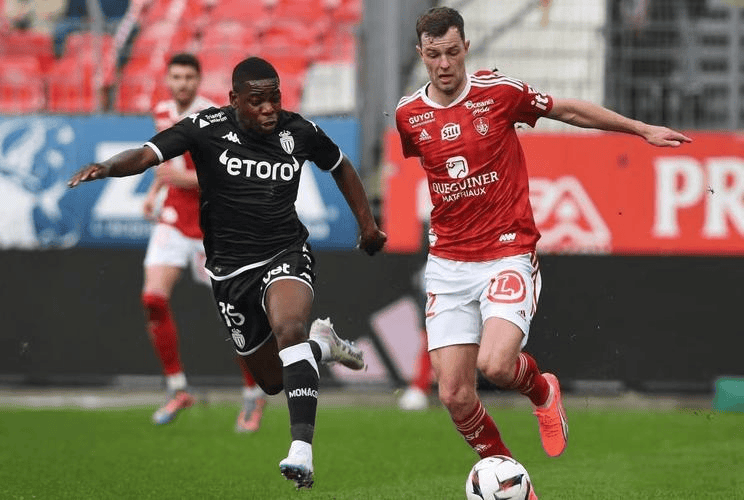  赛前法国杯焦点战，瓦伦西亚豪取连胜，悬念犹存，团队化学反应显著