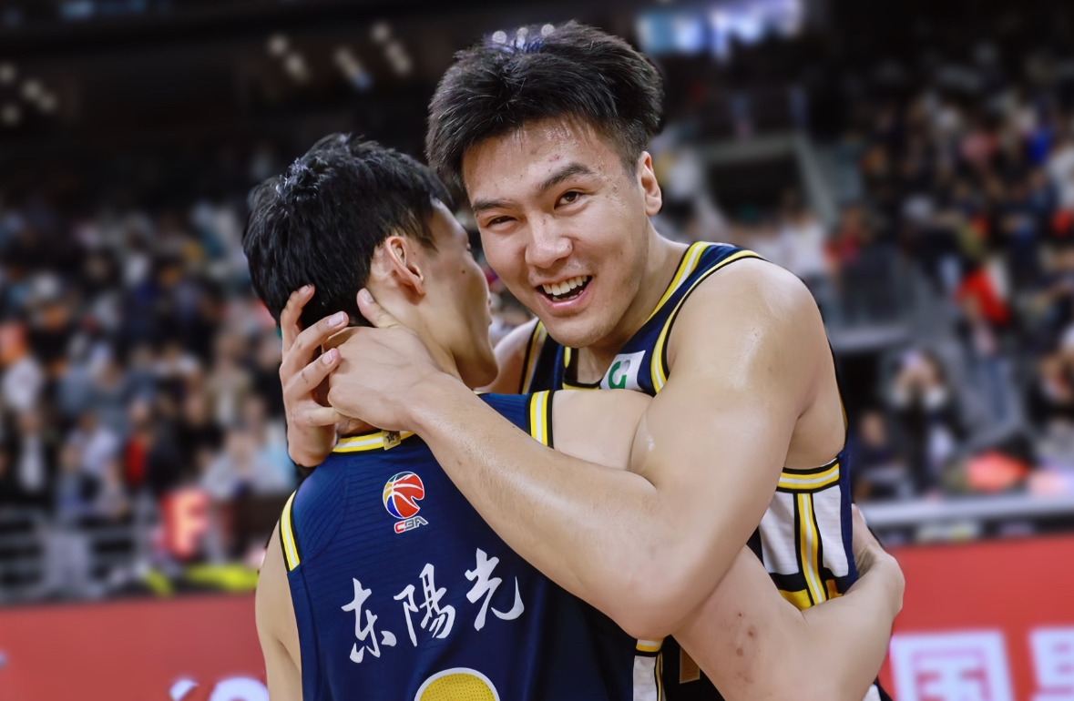 关于北京首钢训练开放日；集结日止住颓势引欢呼；NBA常规赛在即；临场指挥获称赞的信息