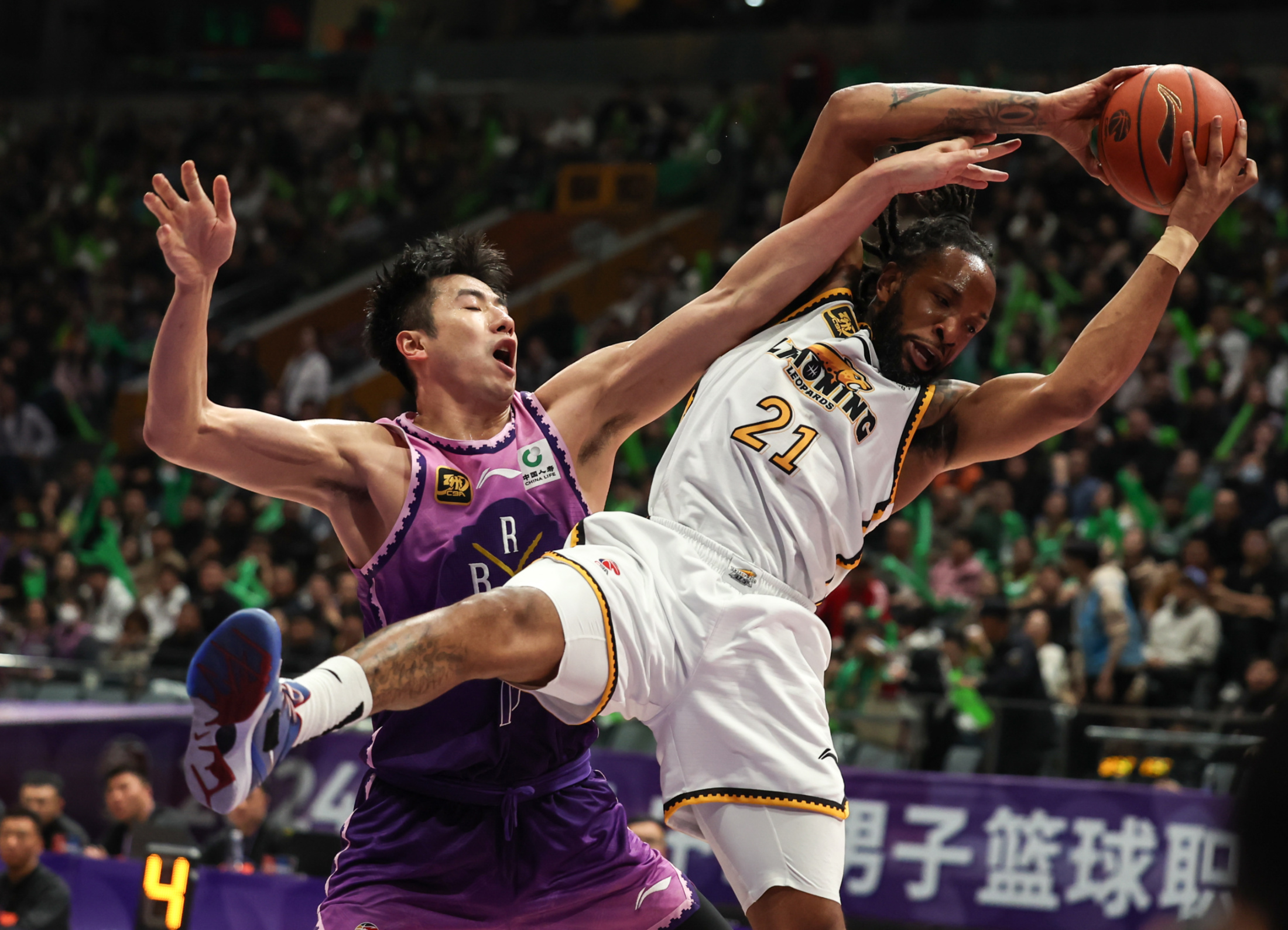 关于NBA季后赛赛前走向成谜，深圳男篮篮板制胜，更衣室稳定，资深球员宣示担当的信息