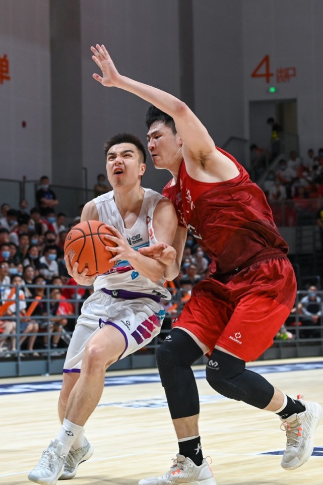 广州队内部会议纪要流出：集结日回应争议；CBA常规赛使命明确；阵容厚度经受考验的简单介绍