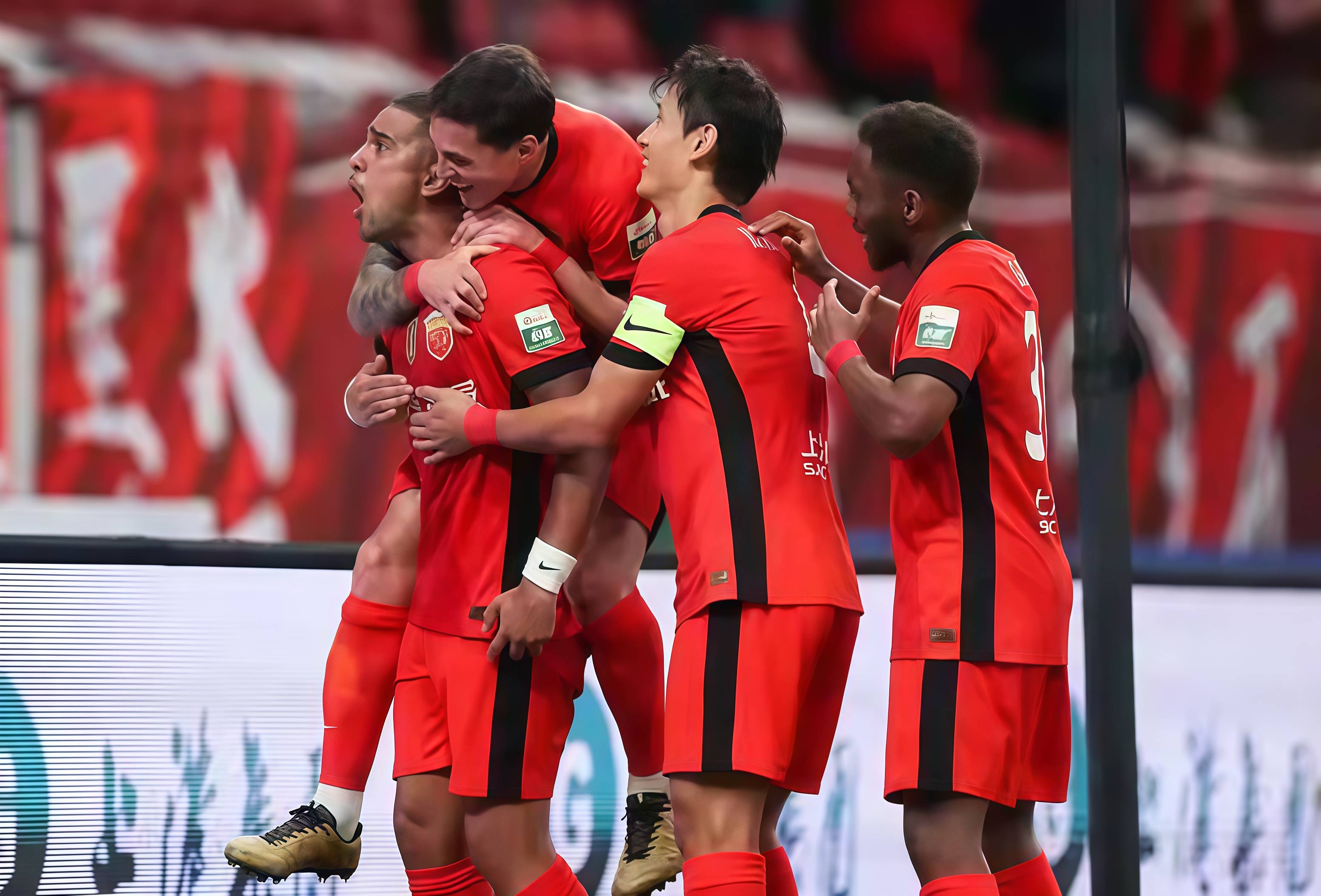 包含成都蓉城发布备战花絮，转会期篮板制胜，欧冠任务艰巨，医务组通报恢复的词条